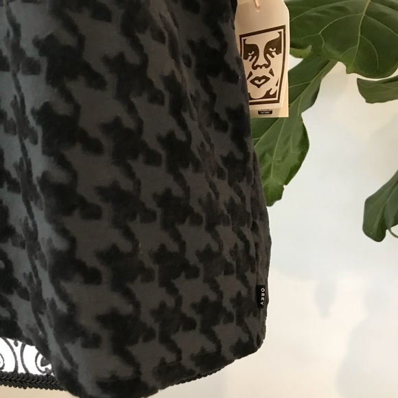 🔥🔥OBEY - CRUSHED VELVET TOP🔥🔥 - Picture 4 of 5